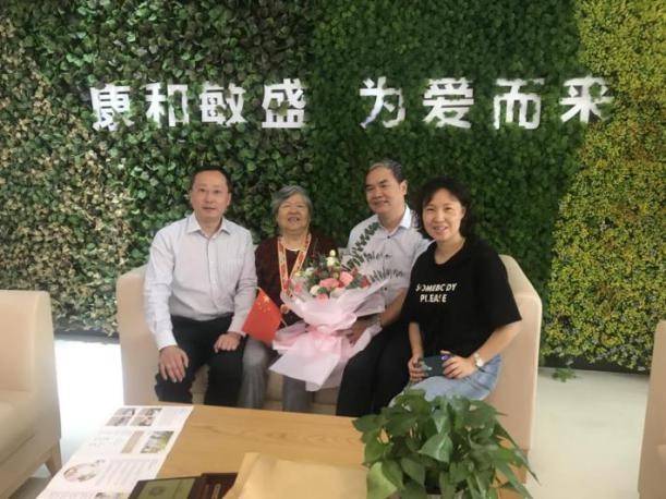 我和我的祖国 披荆斩棘砥砺奋进 ——集团公司领导国庆前夕走访慰问老干部、老党员