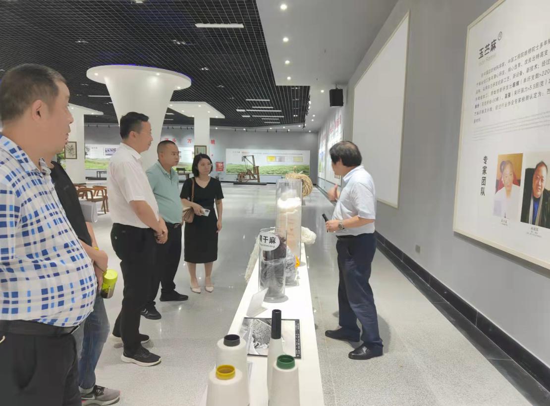 省ayx爱游戏集团调研组赴达州、广安等地考察调研