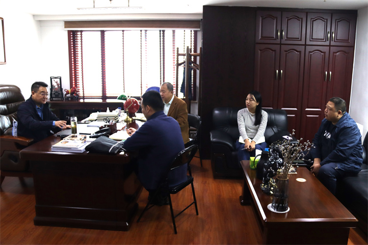 集团公司党委书记、董事长邓华主持召开广东考察学习情况碰头会